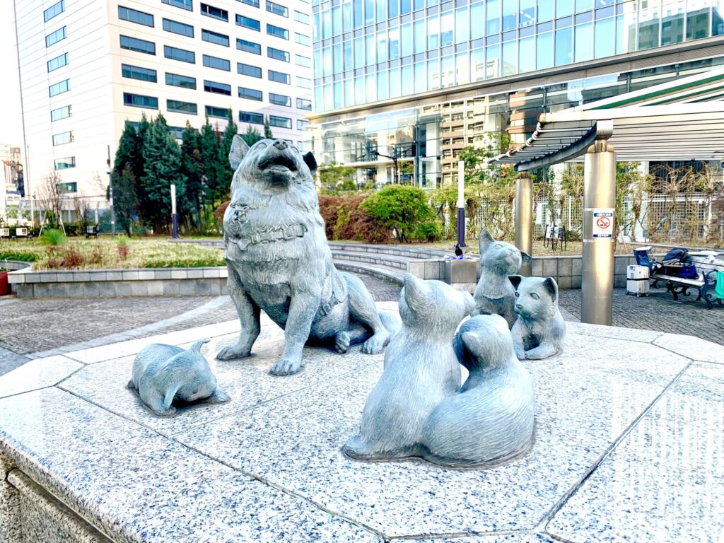 名犬チロリ記念碑